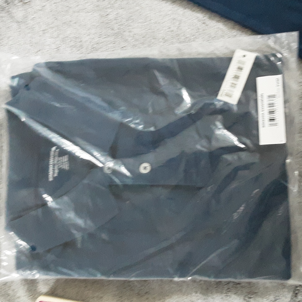 Amazon Essential Shirt - Picture 5 of 5